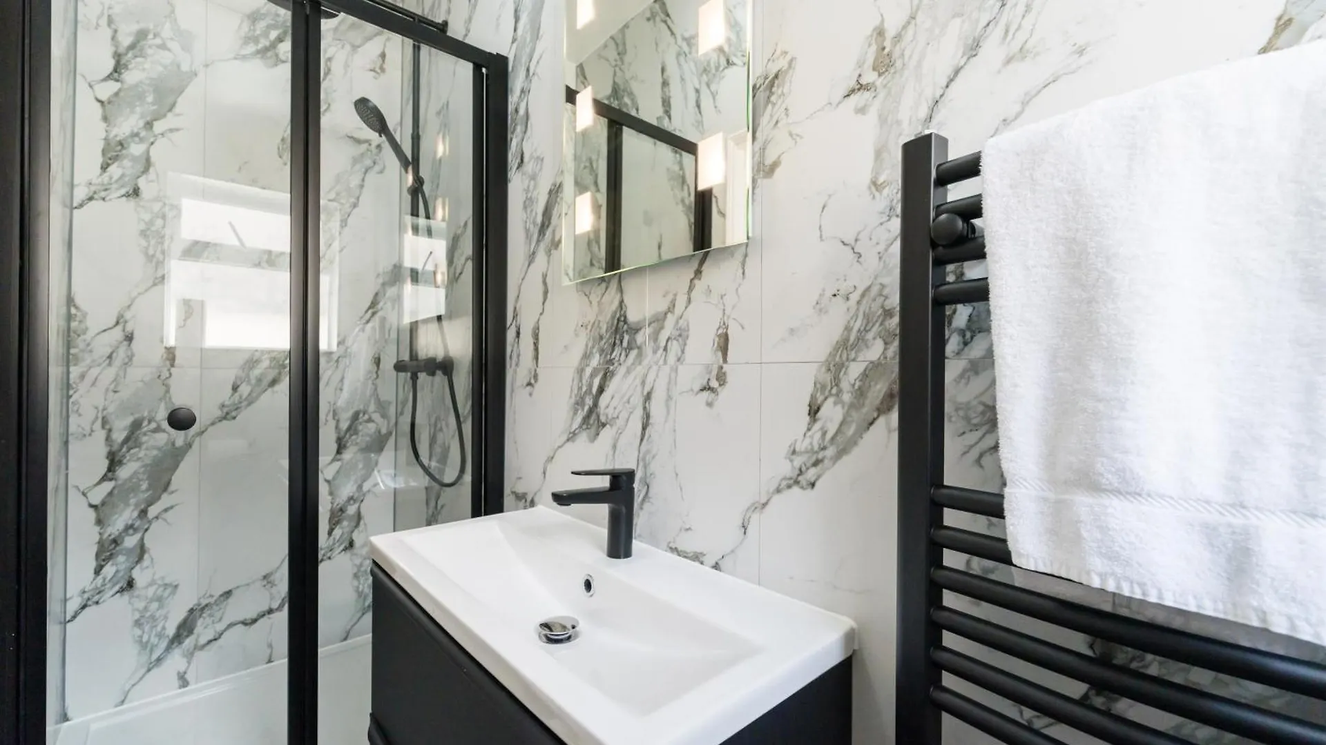 Ty Ayla Premier Apartments - Roath Park Cardiff 0*,  United Kingdom