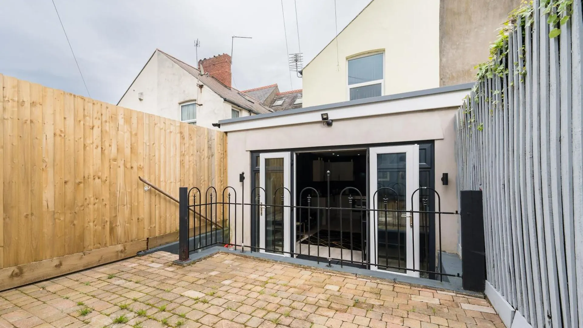 Ty Ayla Premier Apartments - Roath Park Cardiff 0*,  United Kingdom